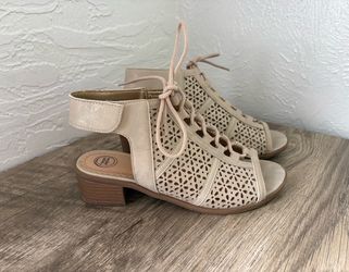 Wonder Nation girls tan lace up heeled sandals size 4