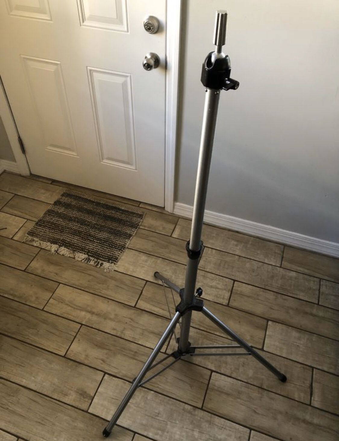 Tripod mannequin stand !!!