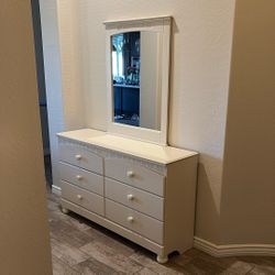 Bedroom Dresser (with Mirror)