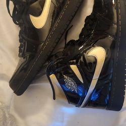 NIKE PATENT LEATHER SIZE 11