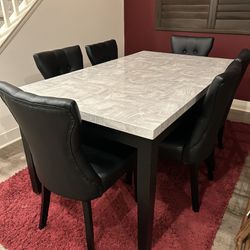 Dining Room set (table + 6 Chairs)