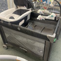 Deluxe Pack And Play, Looks New