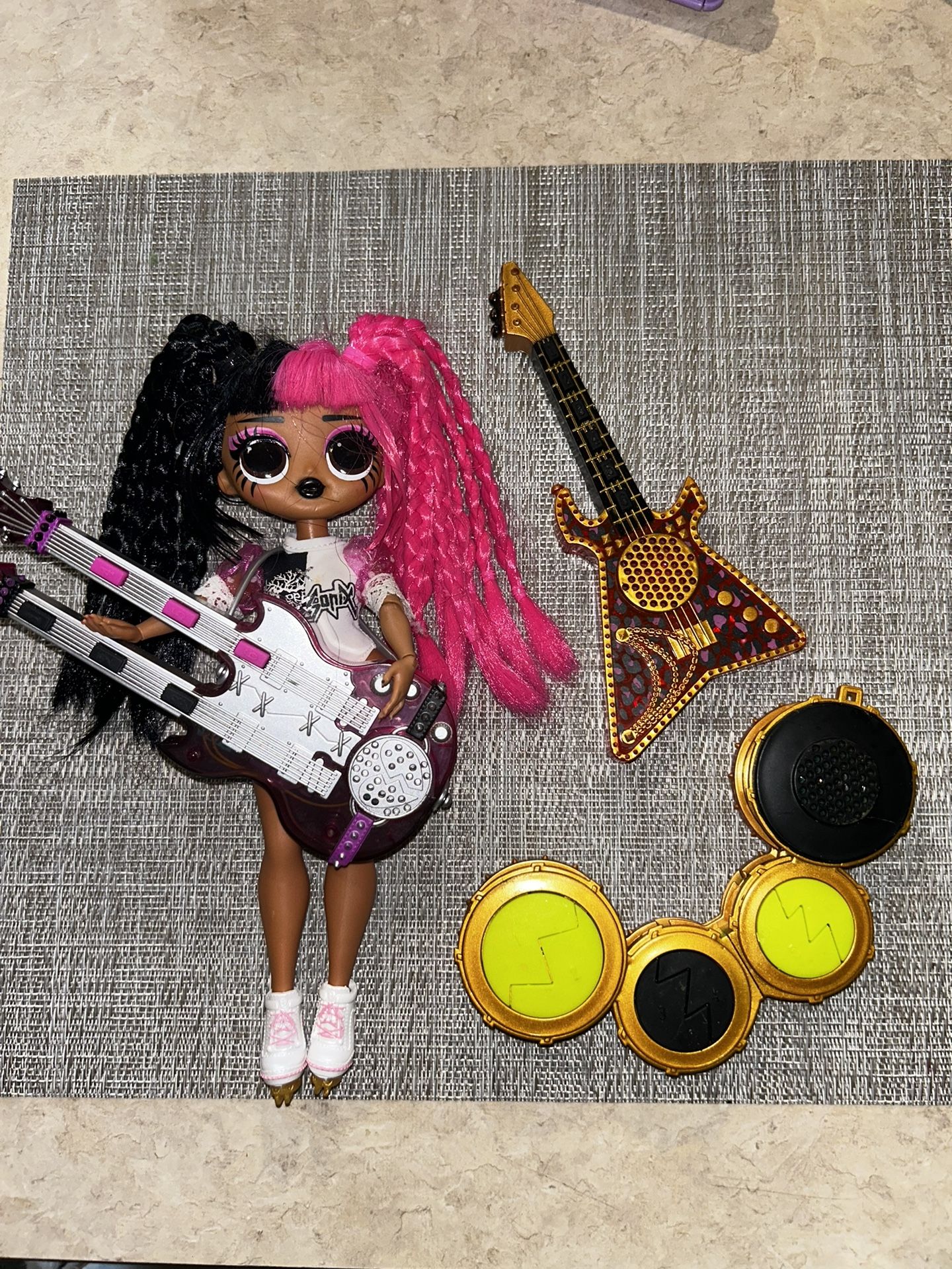 L.O.L Omg Surprise Doll + Music ๐ถ Accessories