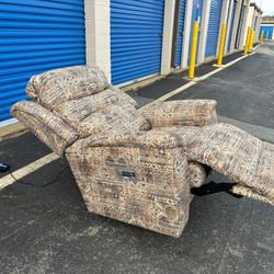 REDWOOD OVERSIZED POWER RECLINER LAZYBOY CHAIR.