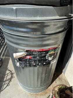 31 Gallon metal can with lids