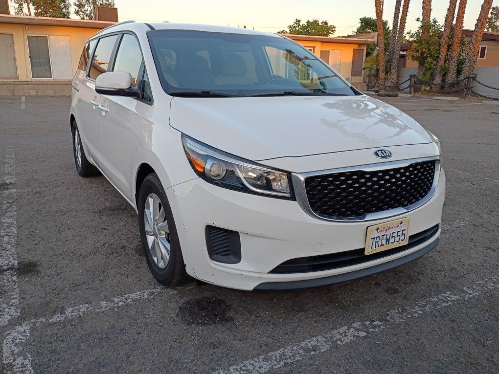 2016 KIA Sedona LX