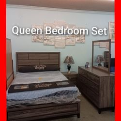 🤩 Queen Bedroom Set , We Offer 12 Months 0% Financing On Approved Credit 
