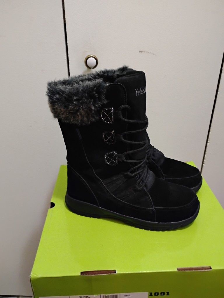 Very Nice Winter Black Women's Winter Boots Size (7) Located In Reedley 