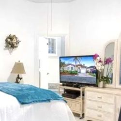 **EXCELLENT FOR KIDS & GUEST ROOM!!** REDUCED 32” LG  HIGHT DEFINITION TV  