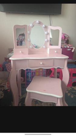 Kids vanity