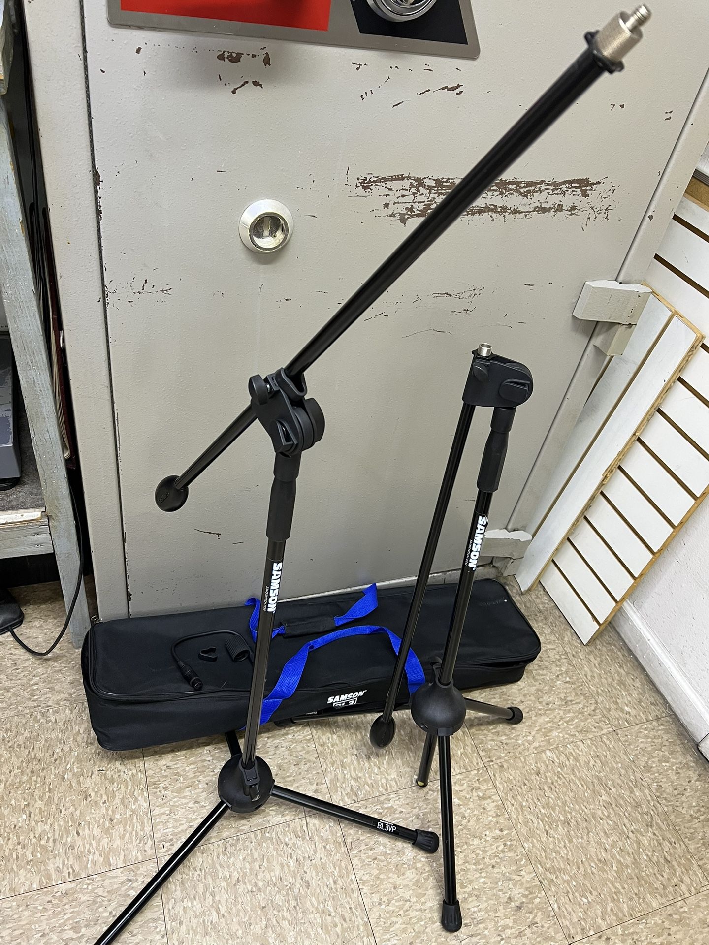 (2) Samson BL3 Ultra-Light Boom Stands