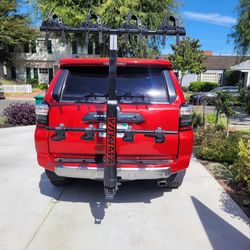 Yakima HangOver 4 vertical bike rack