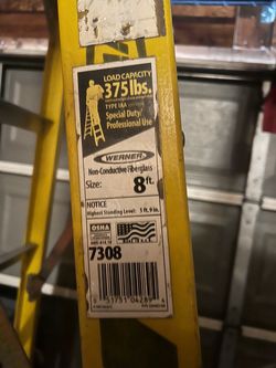 Werner 8 ft Fiberglass Step Ladder 375 lbs