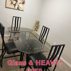Dinning Room Table And Chairs 
