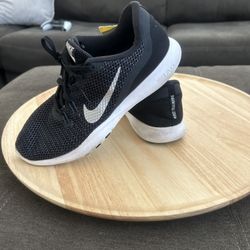 Nike  size  7 5
