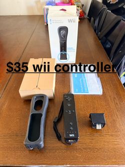 Nintendo Wii controller with box $35
