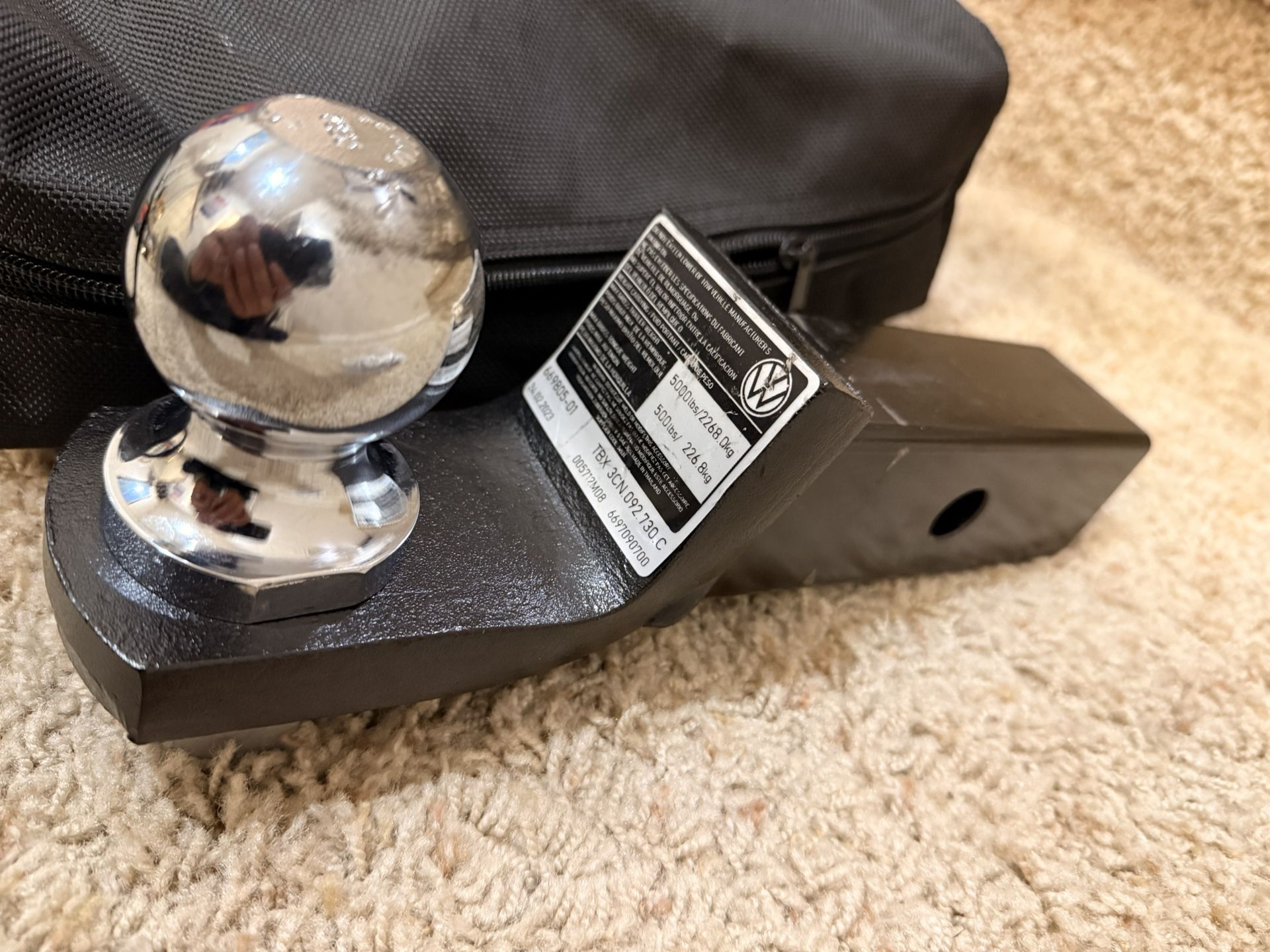 VW factory tow hitch insert / tow bar for Volkswagen Atlas / Atlas Cross Sport