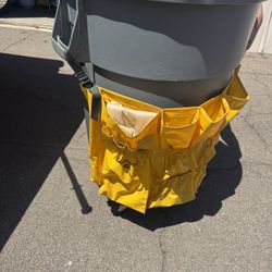 Professional Janitorial Trash Can And ofrecí Vacuum 