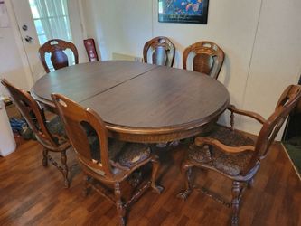 Dining Room Table and 6 Chairs