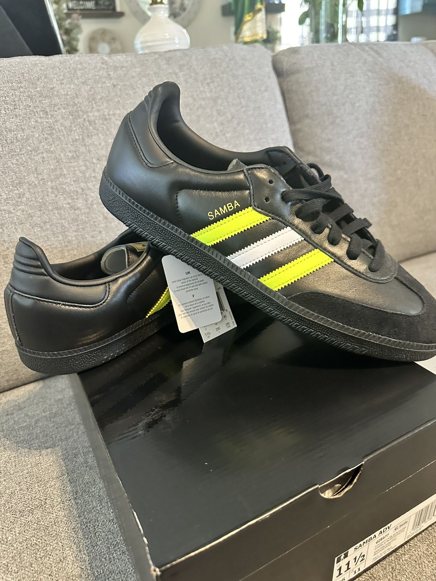 Adidas Black Samba Shoes Size 11.5