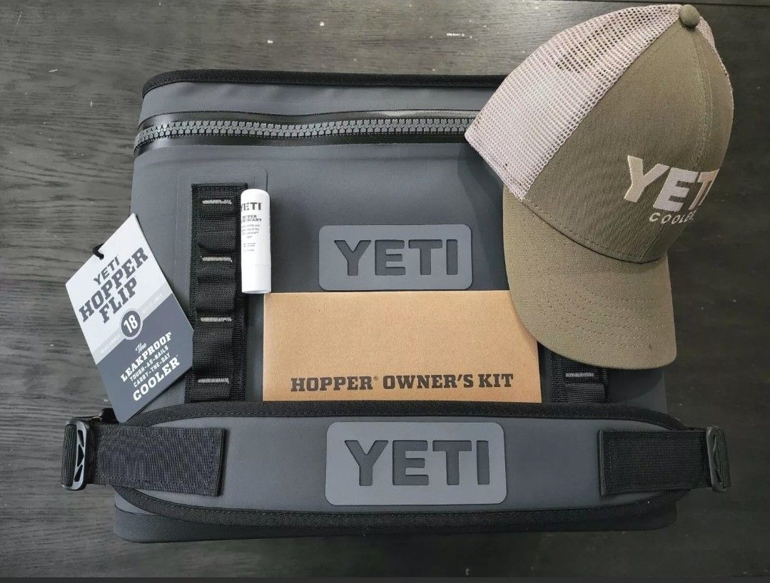 New YETI Hopper Flip 18 Portable Soft Cooler Charcoal Mod GS4634-1 With Yeti Hat