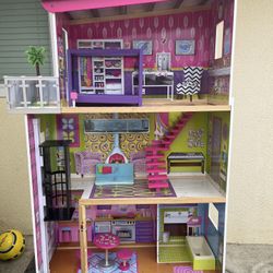 Doll/barbie House