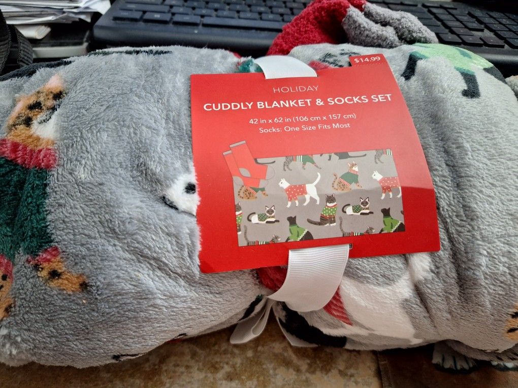 Cuddly Blanket & Socks Set