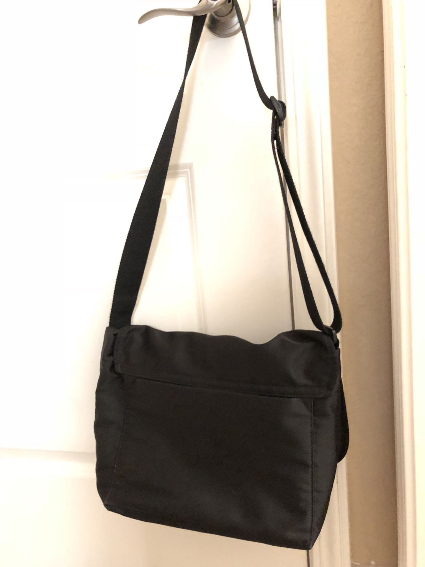 Kate Spade messenger cross body bag