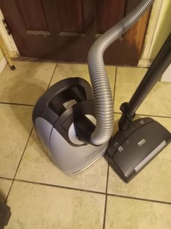Miele vacuum capricorn 1200 w and work great