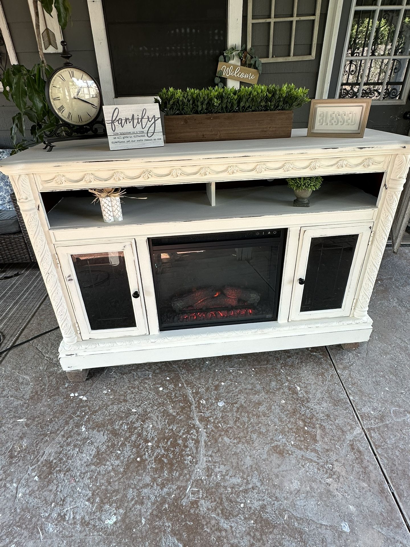 Tv Stand / Electric Chimney