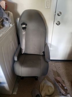 Auto seat with seat belt