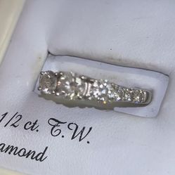 14 KT White Gold Ring 