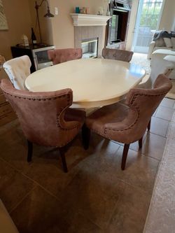 Pier 1 Dining Table & 4 Upholstered Chairs – Extendable Pedestal Table