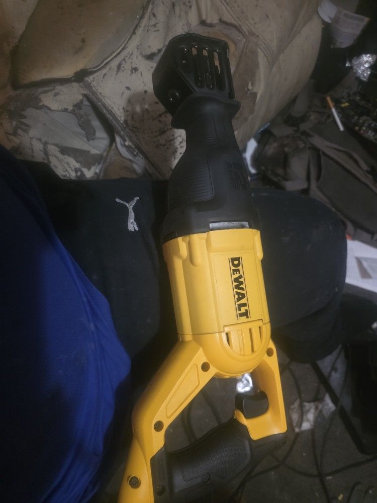 Dewalt Sawzall 12amp Corded
