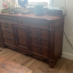 Dresser 