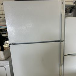 GE Refrigerator (delivery+install Available) Height 68 X Width 28