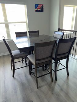 “”6 Person Table””  W / Lazy Susan!!