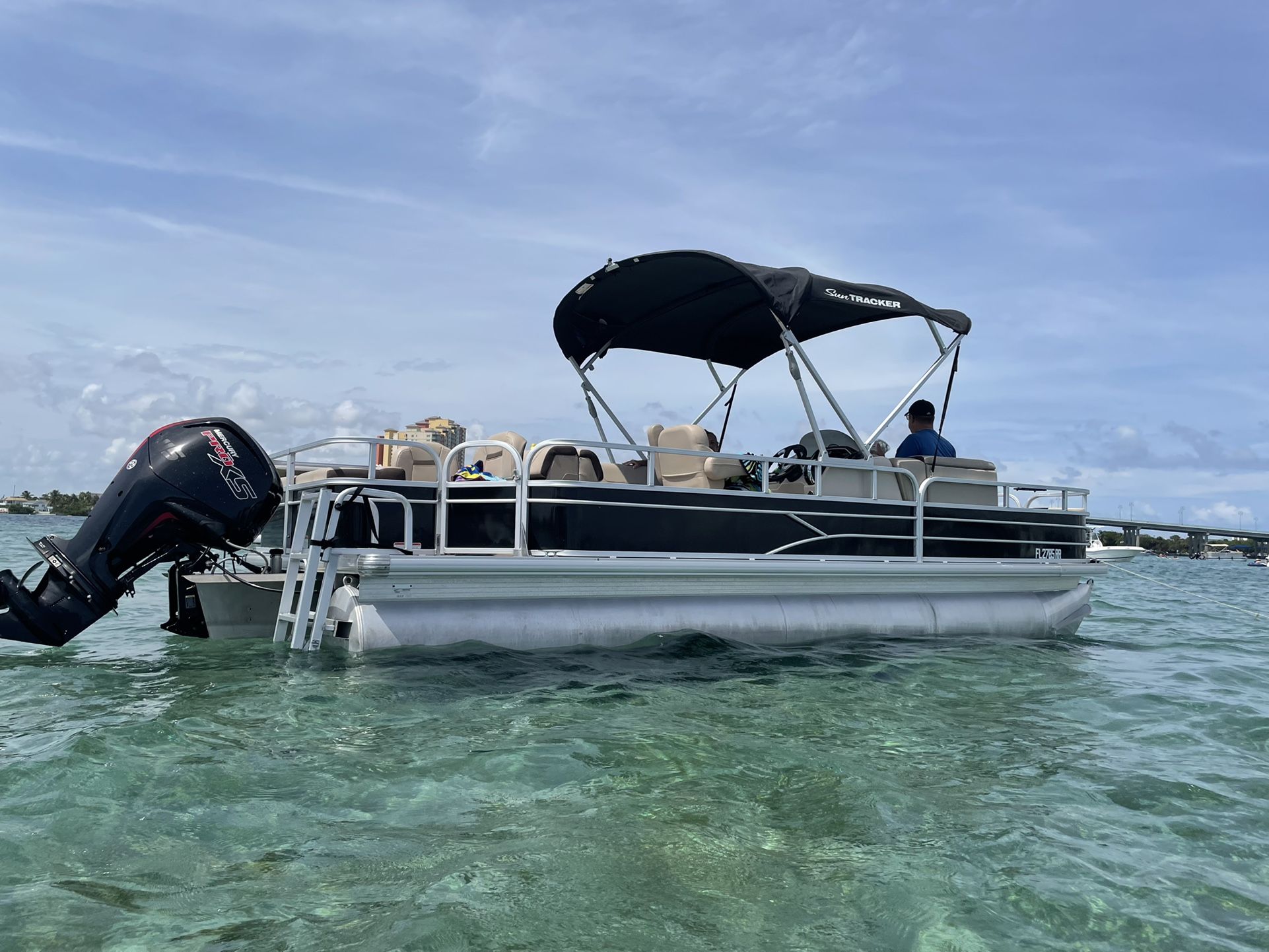 24 FT SUN TRACKER PONTOON FISHING BOAT 