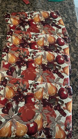 4 pc Vinyl glossy placemat, $10 (great for fall season)