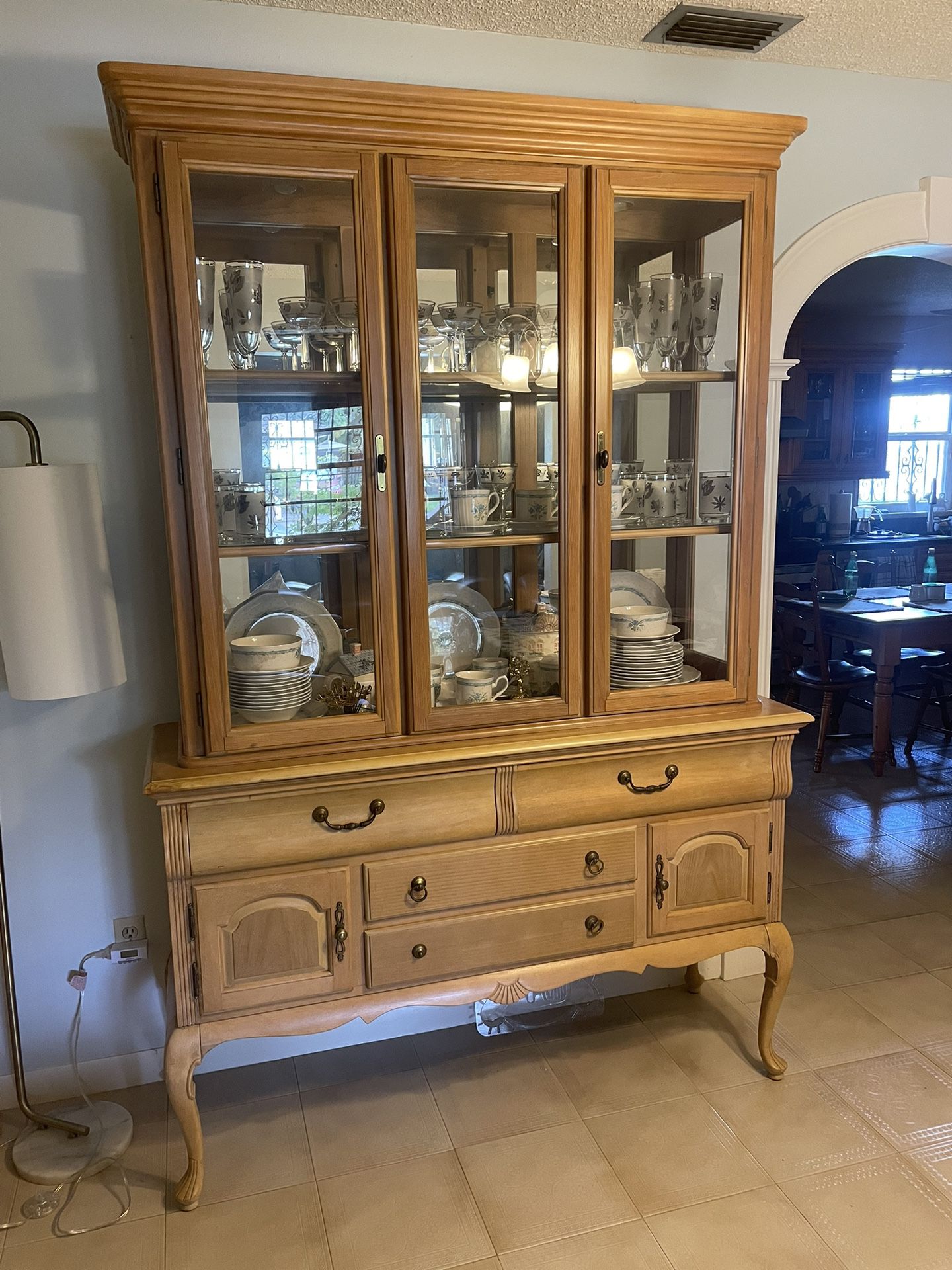 Buffet And Hutch Lighted, With Mirror, Solid Wood