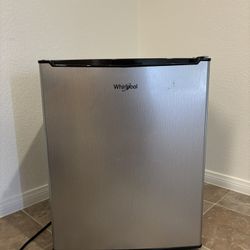 Whirlpool Mini Refrigerator 