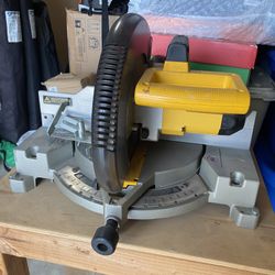 Dewalt Compound miter Saw 12”