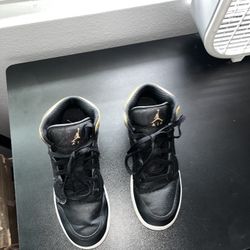 Jordan AJ 1 Mid 6y