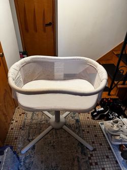 Halo Swivel Bassinet