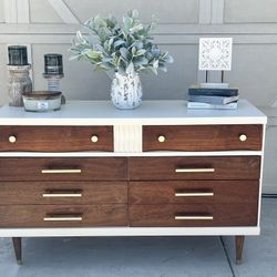 BEAUTIFUL BASSETT FURNITURE DRESSER