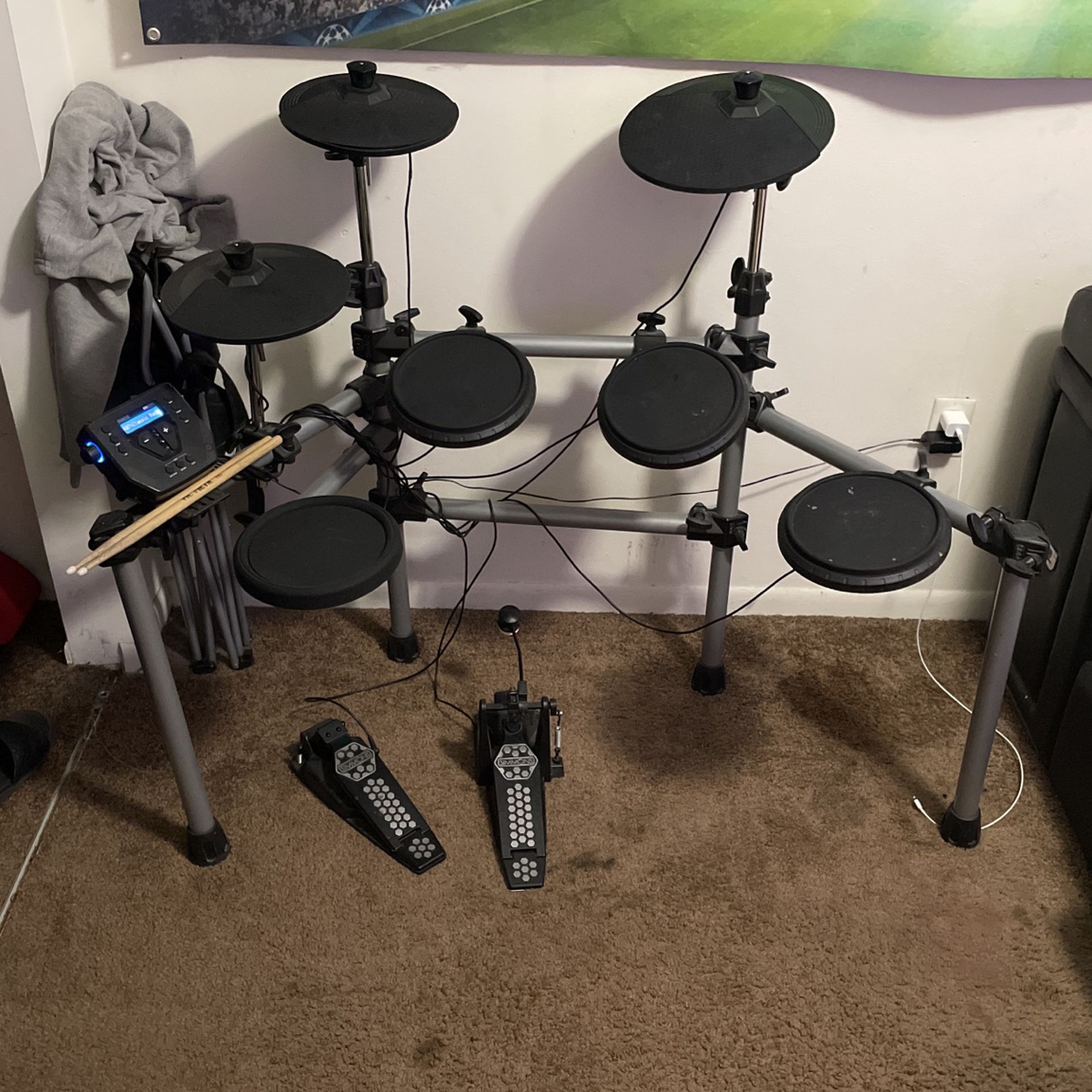 SIMMONS electric drum set with sticks