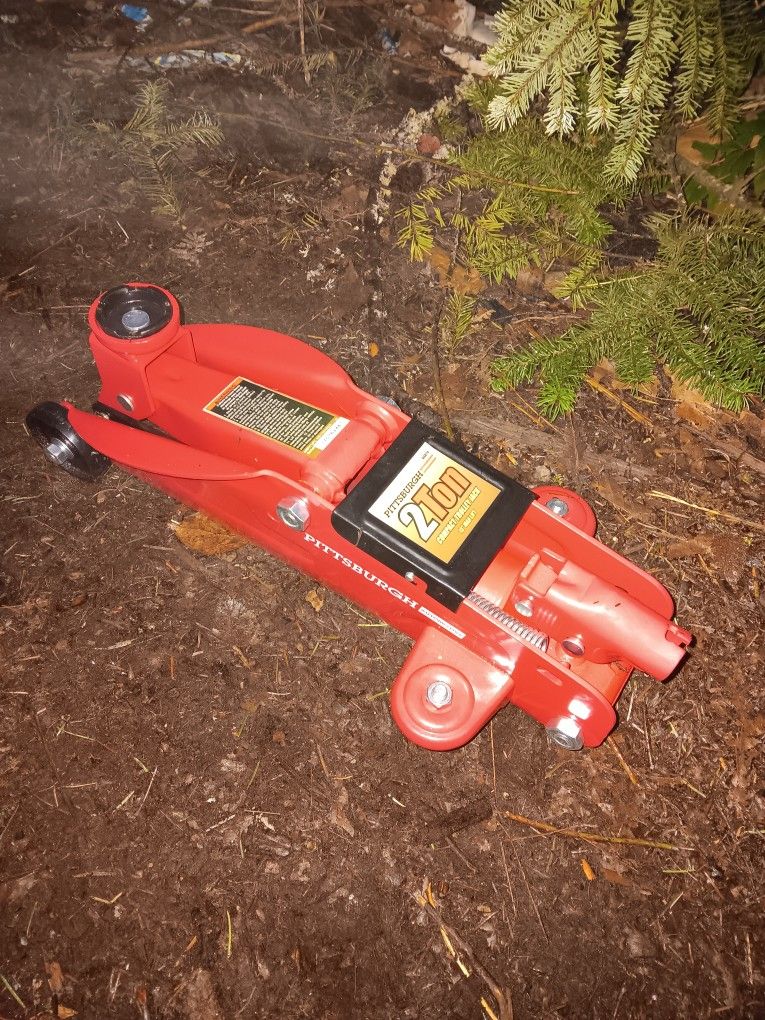 Pittsburgh Automotive 2 Ton Compact Trolley Jack