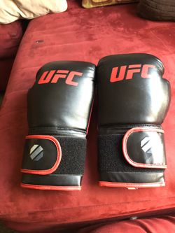 UFC - Muay Thai Styel Training Gloves
