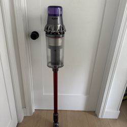 Dyson V8 Cordless Vacuum 