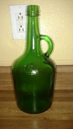 Vintage sebastiani vineyards green wine bottle est.1825